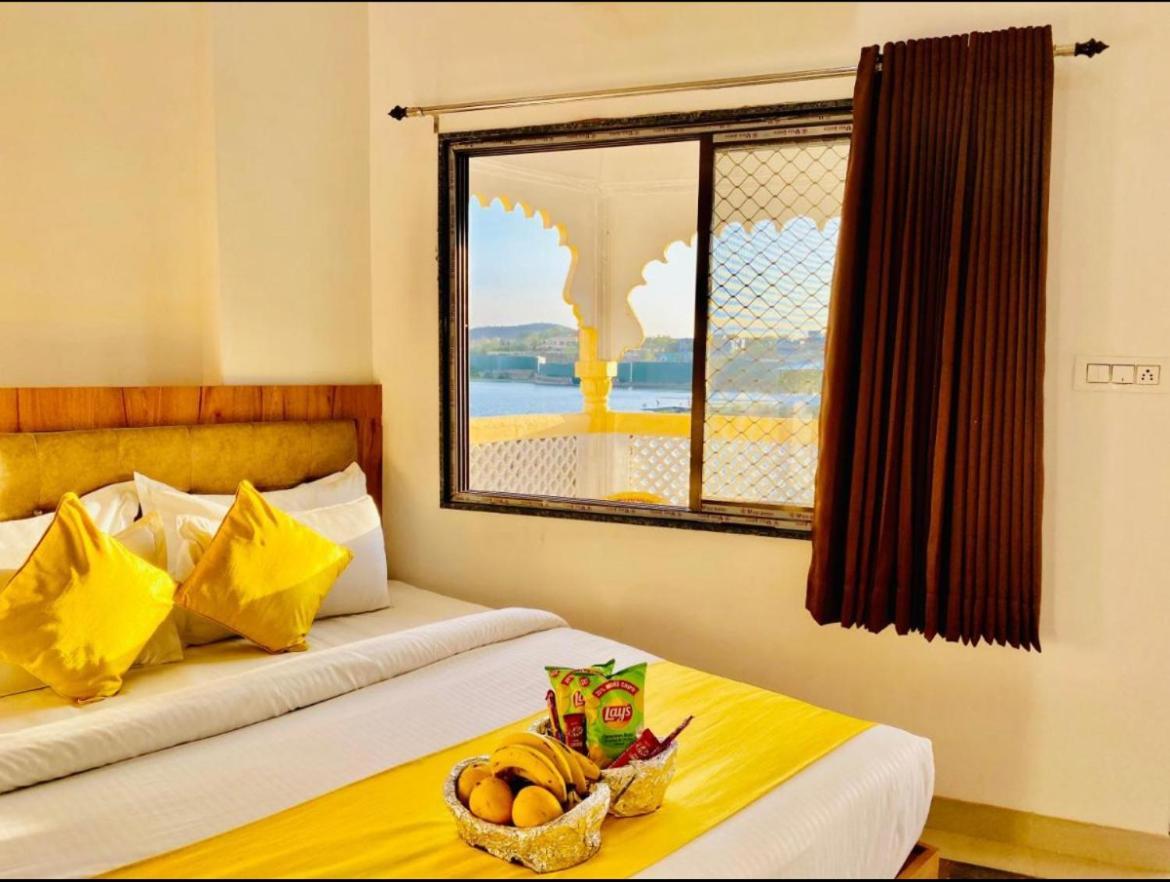 Vallabhgarh A Lake Facing Balcony Udaipur Eksteriør billede