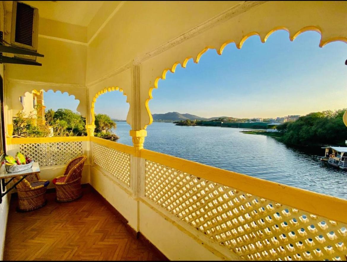 Vallabhgarh A Lake Facing Balcony Udaipur Eksteriør billede